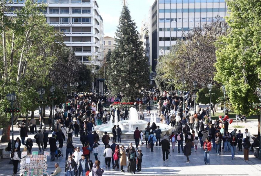 Με εορταστικό πρόγραμμα θα λειτουργήσουν τα Μέσα Μεταφοράς και τα καταστήματα