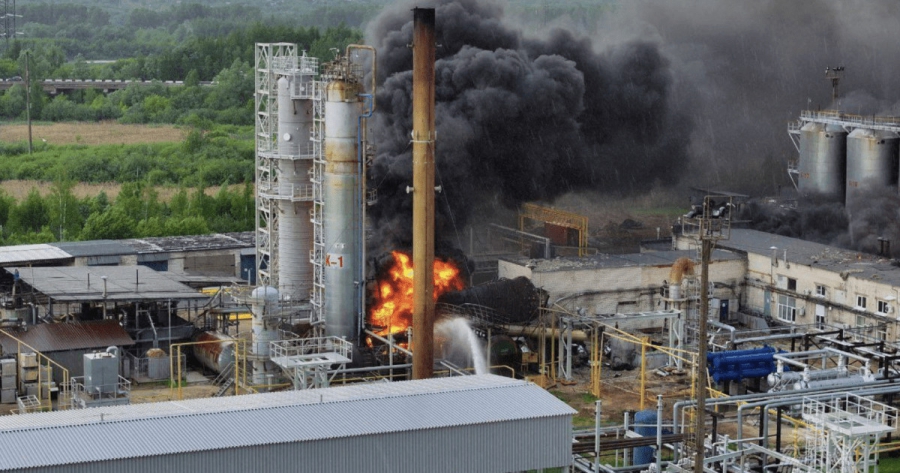 Σοβαρό πλήγμα σε διυλιστήριο της Lukoil από ουκρανικά drones