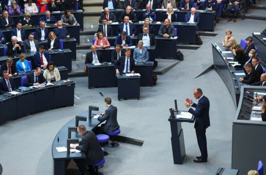 Το γερμανικό κοινοβούλιο ενέκρινε το σχέδιο Merz για το ταμείο των 500 δισ για άμυνα και υποδομές