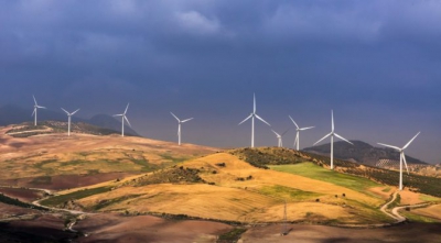 Η ισπανική αιολική βιομηχανία προειδοποιεί ότι ο έκτακτος φόρος της ΕΕ απειλεί τις επενδύσεις (Reuters)