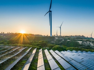 Η Σαουδική Αραβία προχωρά πέντε έργα ανανεώσιμων πηγών ενέργειας αξίας 2,4 δισεκατομμυρίων δολαρίων (Oil Price)