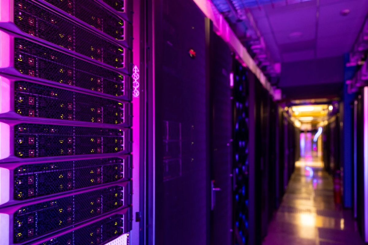 Κομισιόν: Νέο ευρωπαϊκό πλαίσιο για τα data centers – Στο επίκεντρο η πίεση στα δίκτυα και το ενεργειακό κόστος
