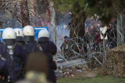 Συναγερμός στον Έβρο - Δεν επιβεβαιώνει η Ελλάδα τη μετακίνηση χιλιάδων μεταναστών από την Τουρκία