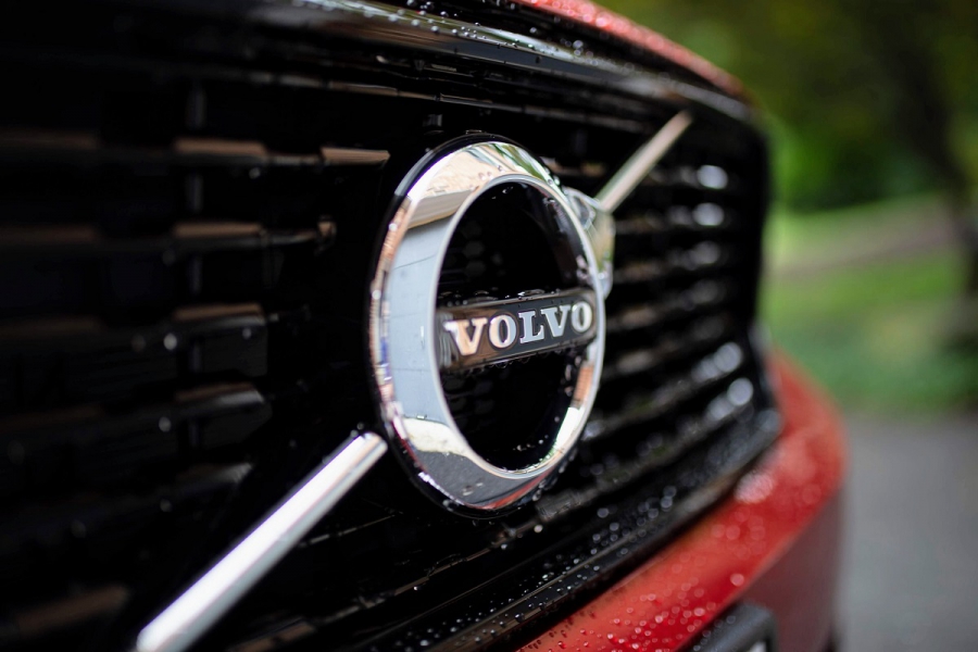 Πρωτοπορεί η Volvo: Στοχεύει στην παραγωγή χάλυβα χωρίς ορυκτά, για ουδέτερο ισοζύγιο άνθρακα