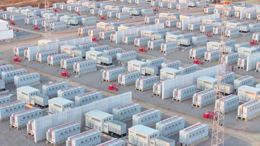 Η εκρηκτική άνοδος των κινεζικών μπαταριών σκοντάφτει στο πρόβλημα της υπερπαραγωγής (Reuters)