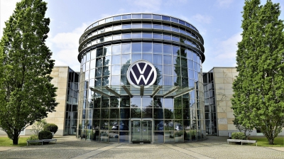 Volkswagen: Καταργεί 50.000 θέσεις εργασίας μέχρι το 2030