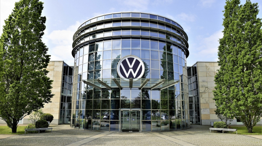 Volkswagen: Καταργεί 50.000 θέσεις εργασίας μέχρι το 2030