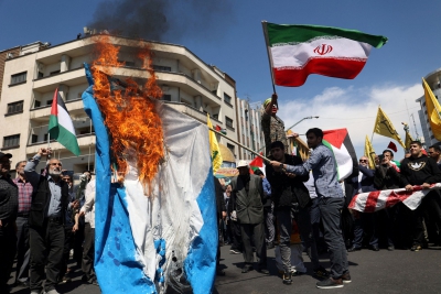 Πως η επίθεση του Ισραήλ στην ιρανική πρεσβεία άλλαξε τα δεδομένα στη γεωπολιτική σκακιέρα (Guardian)
