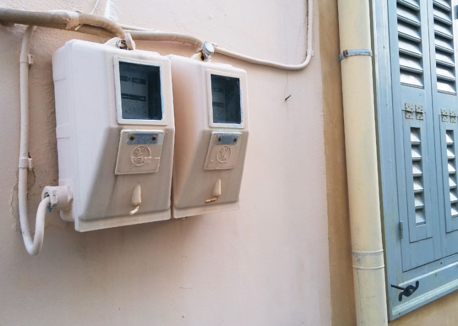 Ρευματοκλοπές: Αντιδρούν ΔΕΗ-ΔΕΔΔΗΕ στο 2ετές «πλαφόν» της ΡΑΕ για τον καταλογισμό των χρεώσεων