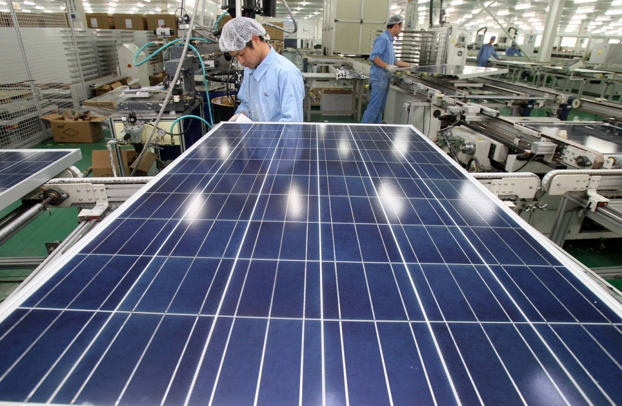 Η πτώση των τιμών εκτόξευσε τις ζημιές των κινεζικών βιομηχανιών ηλιακής ενέργειας το πρώτο εξάμηνο του 2025