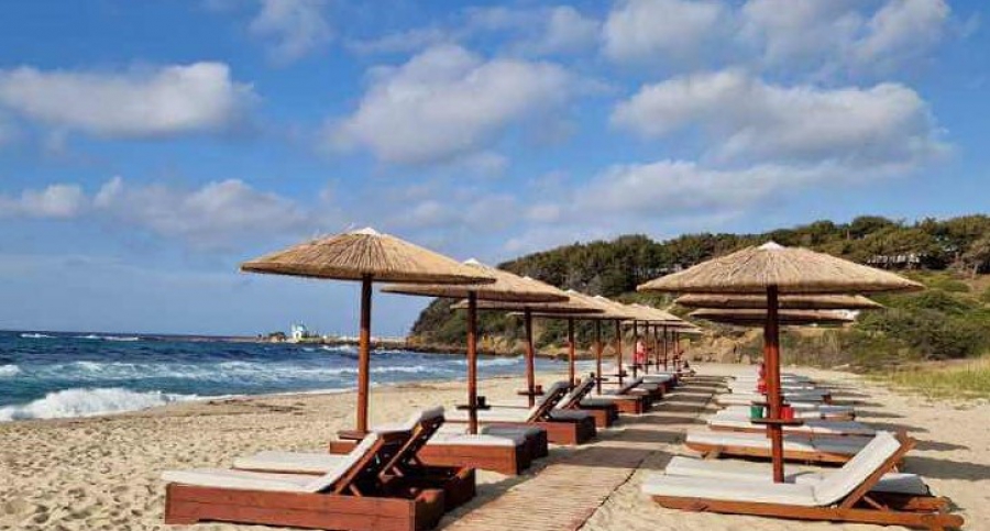 Περίπου 12.000 καταγγελίες για αυθαιρεσίες στις παραλίες