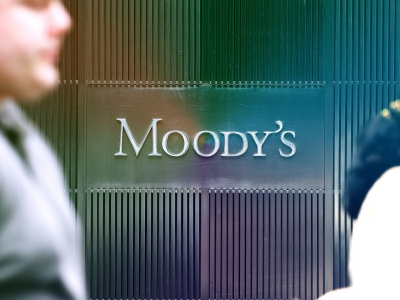 Moody's: Οι παρεμβάσεις της ΕΕ πλήττουν τις πράσινες επενδύσεις