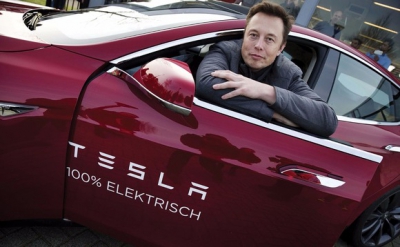 Musk: Και με bitcoin η αγορά των ηλεκτρικών αυτοκινήτων της Tesla
