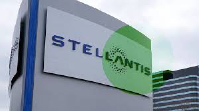 Η Stellantis πιέζει την ΕΕ για μεγαλύτερη ευελιξία στις αυτοκινητοβιομηχανίες ως προς τις εκπομπές ρύπων (Reuters)
