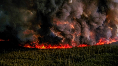 Οι φωτιές στον Καναδά εγκυμονούν κινδύνους για την παραγωγή πετρελαίου