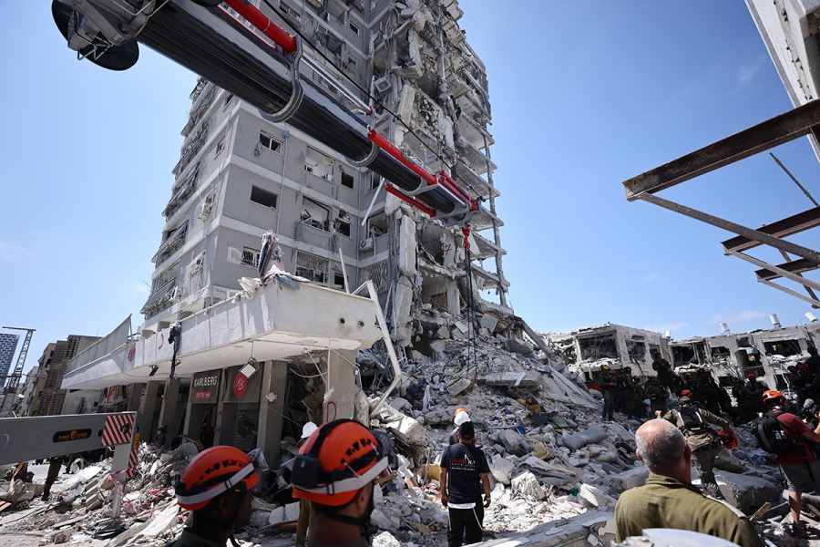 Επίθεση με 20 βαλλιστικούς το Ιράν στο Ισραήλ - Παρέμβαση Trump για συνομιλίες