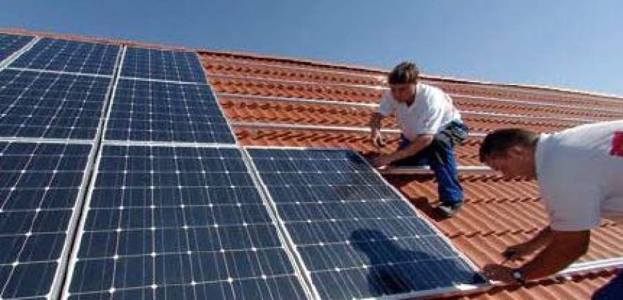 ΕΕ: Yποχρεωτικά τα φωτοβολταϊκά στις στέγες για όλα τα νέα κτίρια