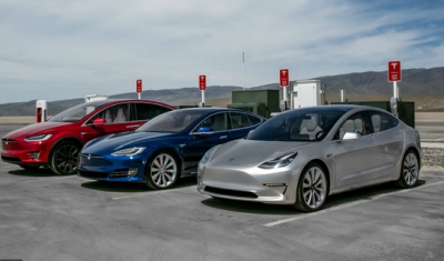 Mε υπερφορτιστές της Tesla το superhub ηλεκτρικών αυτοκινήτων του Ηνωμένου Βασιλείου