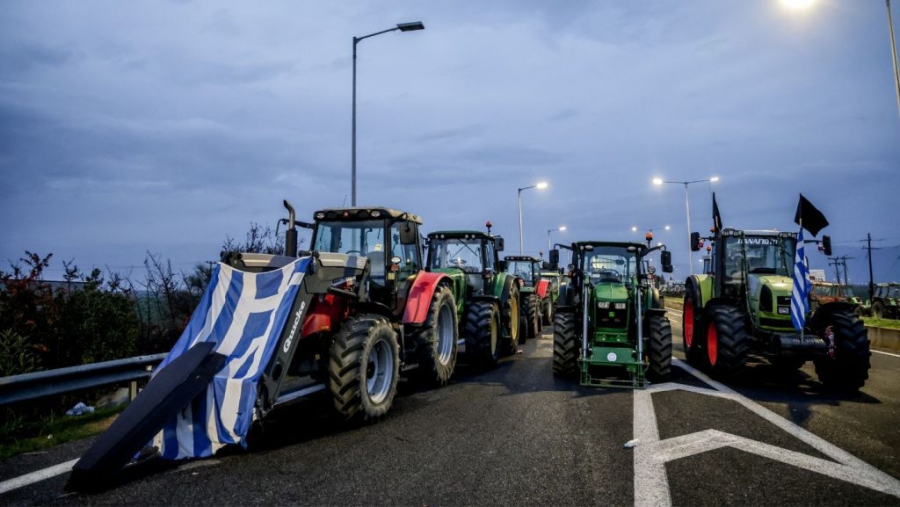 Αγρότες: Απαντούν στα κυβερνητικά μέτρα με κλιμάκωση στις κινητοποίησεις τους