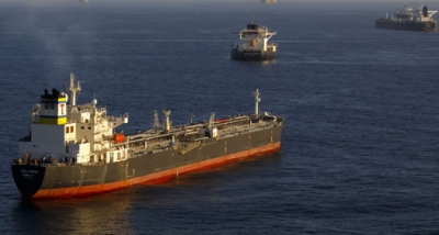 Οι κυρώσεις εκτόξευσαν κατά 467% τις τιμές των τάνκερ για μεταφορά αργού και LNG