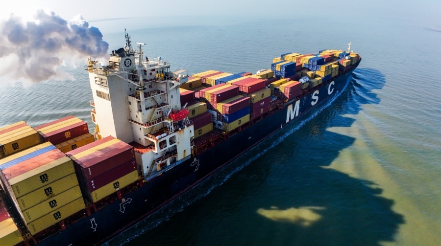 CMA CGM: Επιβεβαίωσε ότι ένα από τα πλοία της δέχθηκε πυρά στο Ορμούζ