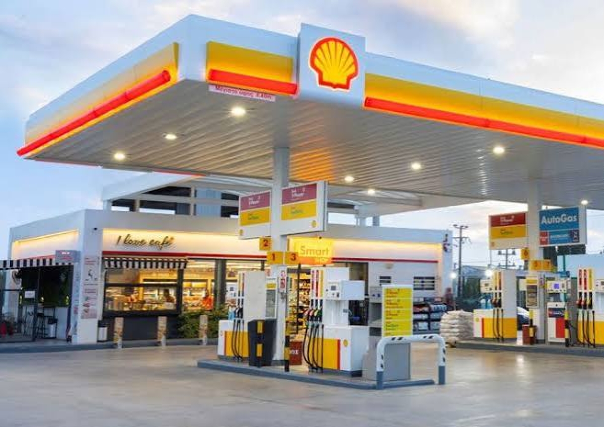 Shell: Προς πώληση 70 πρατήρια και οκτώ εγκαταστάσεις LNG στη Γαλλία – Συμφωνία με την DCC Energy