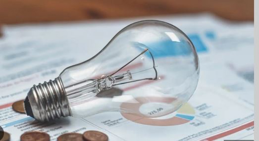 Φουλ του μπλε στα τιμολόγια ρεύματος: Επτά στους εννέα παρόχους κάτω από τα 10 λεπτά – Τι γίνεται με τα κίτρινα