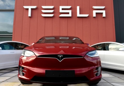 Tesla: Μείωση στις τιμές των οχημάτων της στην Κίνα