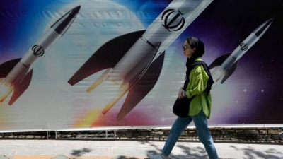 Το Ιράν εξετάζει το ενδεχόμενο να απελάσει τους διεθνείς παρατηρητές για τα πυρηνικά (Bloomberg)