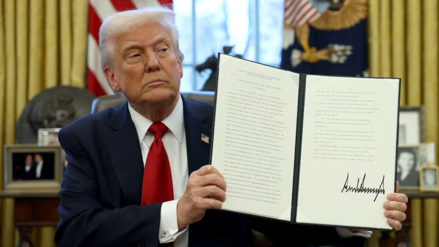 Trump: Δασμοί 25% σε όλα τα εισαγόμενα αυτοκίνητα από τις 2 Απριλίου