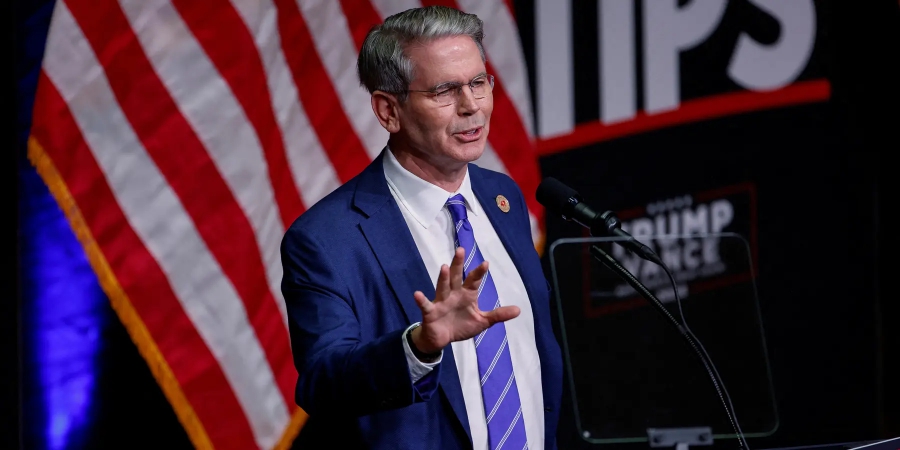 Bessent στο CNBC: Δεν έχουμε πρόβλημα να περνάνε κάποια πλοία από το Στενό του Ορμούζ