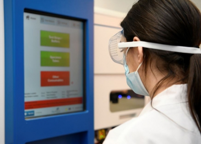 ΕΛΠΕ: Παραθόθηκε σύστημα μοριακών τεστ για COVID-19 στο Γενικό Νοσοκομείο «ΑΤΤΙΚΟΝ»