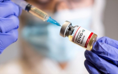 Καμπανάκια των ειδικών για Covid: Μονόδρομος η υποχρεωτικότητα των εμβολιασμών