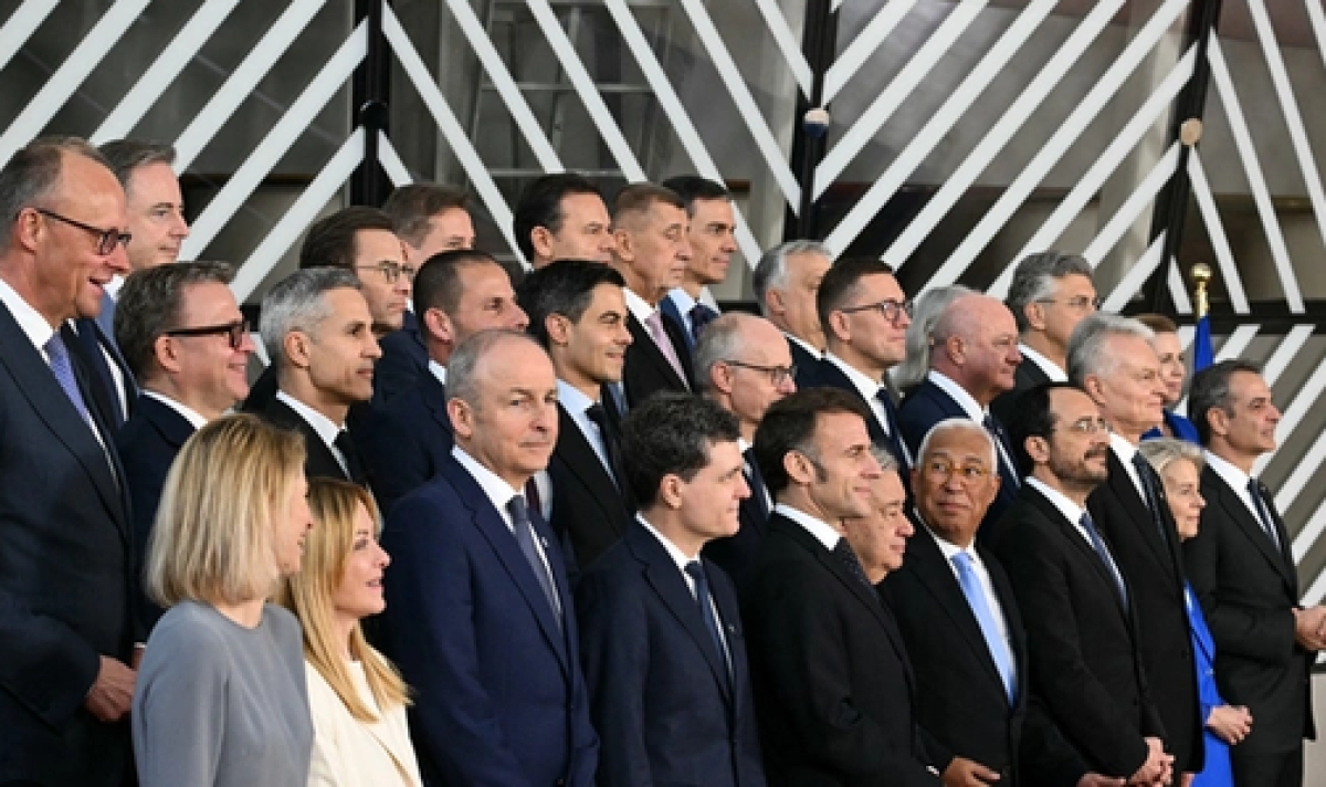 Σύνοδος Κορυφής: Τρίωρη αντιπαράθεση για το κόστος των εκπομπών άνθρακα από αυτοκίνητα και θέρμανση (Politico)