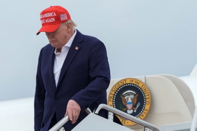 Reuters: Ο Trump λέει ότι το Ιράν «θα πρέπει να σηκώσει τη λευκή σημαία της παράδοσης» και απειλεί να βομβαρδίσει το Ομάν
