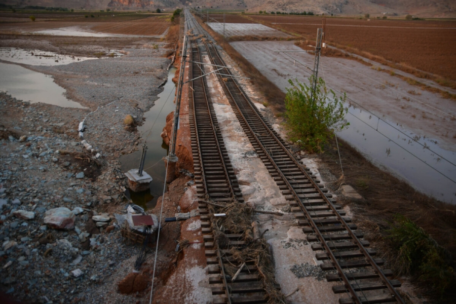Ξεκινούν τα έργα για την προσωρινή αποκατάσταση της λειτουργίας του σιδηροδρόμου