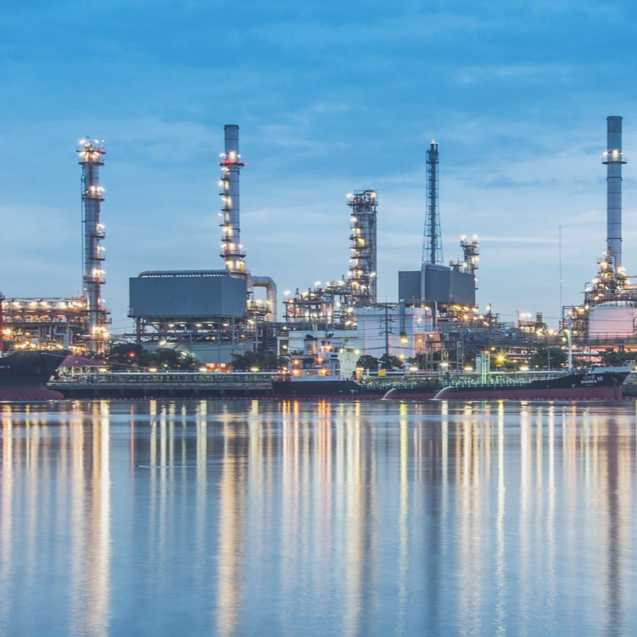 Τα διυλιστήρια ελπίζουν στη βενζίνη για ανάκαμψη της ζήτησης μετά το lockdowns