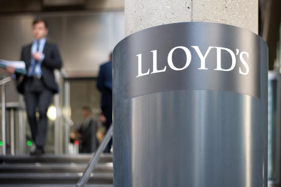 Lloyd's: Aναμένει απώλειες πάνω από 100 εκατ. δολάρια από το κλείσιμο του Σουέζ
