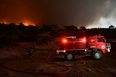 Πεντακόσιοι πυροσβέστες και 19 αεροσκάφη επιχειρούν να σώσουν ό,τι σώζεται από την καταστροφή με επίκενρο το Πόρτο Γερμενό
