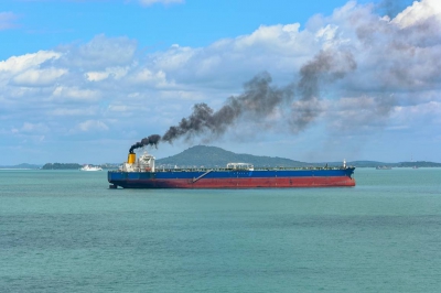 Η ΕΕ οδηγεί τη ναυτιλία προς την αγορά άνθρακα – Στο ETS οι εκπομπές πλοίων