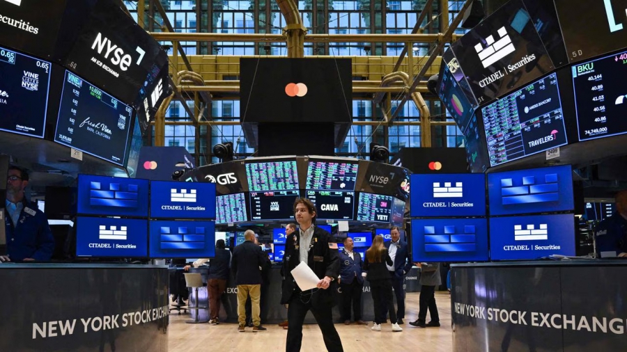 Wall: S&P στις 7,686 - Η Anthropic επενδύει $518 δισ. για AI υποδομές - Η Nvidia επιδιώκει να συνεχίσει ανοδικά μετά το buyback