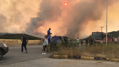 Πύρινη κόλαση για 4η ημέρα στα Βίλια - Η Πυροσβεστική εισηγείται εκκένωση οικισμών - Στάχτη περισσότερα από 80.000 στρέμματα