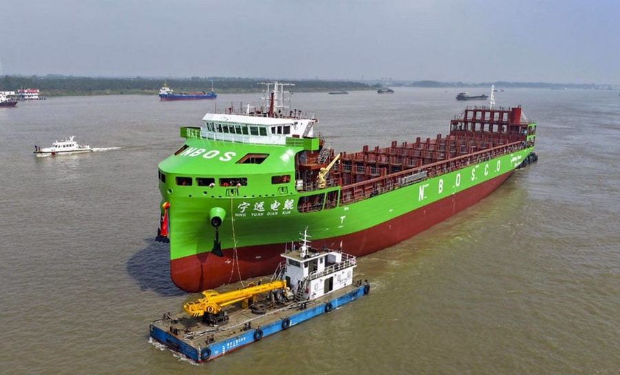 Κίνα: Εν πλω το πρώτο ηλεκτροκίνητο πλοίο μεταφοράς εμπορευματοκιβωτίων