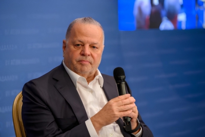 E.Mυτιληναίος: Περίπλοκος δρόμος, ταχείες ενεργειακές μεταβάσεις, ρυθμιστικά εμπόδια και γεωπολιτικοί κίνδυνοι