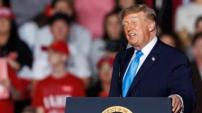 Trump: Eξετάζει το ενδεχόμενο αναστολής του ομοσπονδιακού φόρου στα καύσιμα (Reuters)