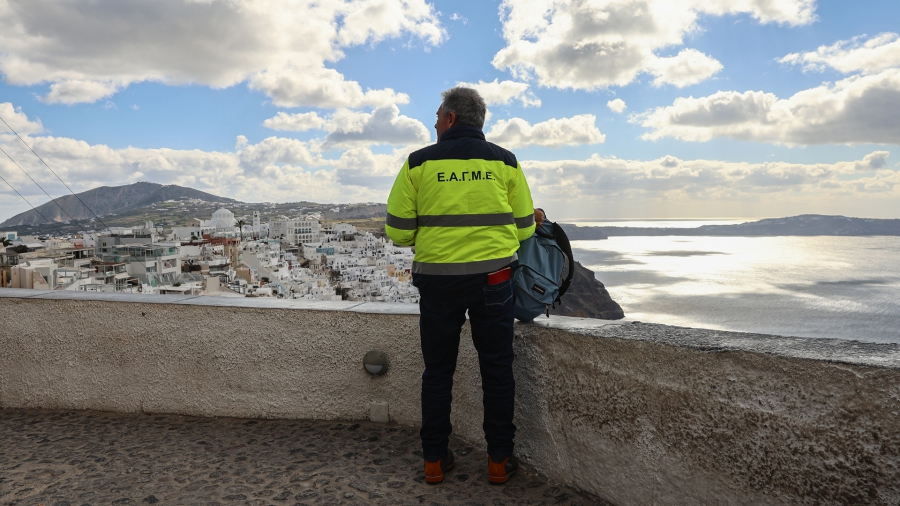 Σεισμολόγοι ανακάλυψαν βανδαλισμλένο σεισμολογικό σταθμό στη Σαντορίνη