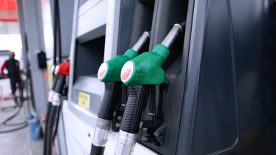 Άλμα 4% σε brent και WTI - Αγγίζει πάλι τα 2 ευρώ η βενζίνη