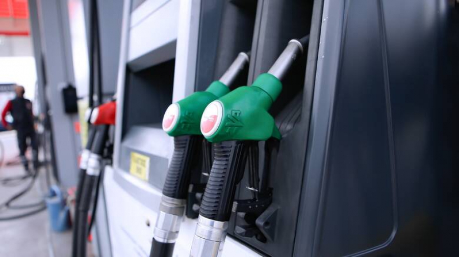 Άλμα 4% σε brent και WTI - Αγγίζει πάλι τα 2 ευρώ η βενζίνη