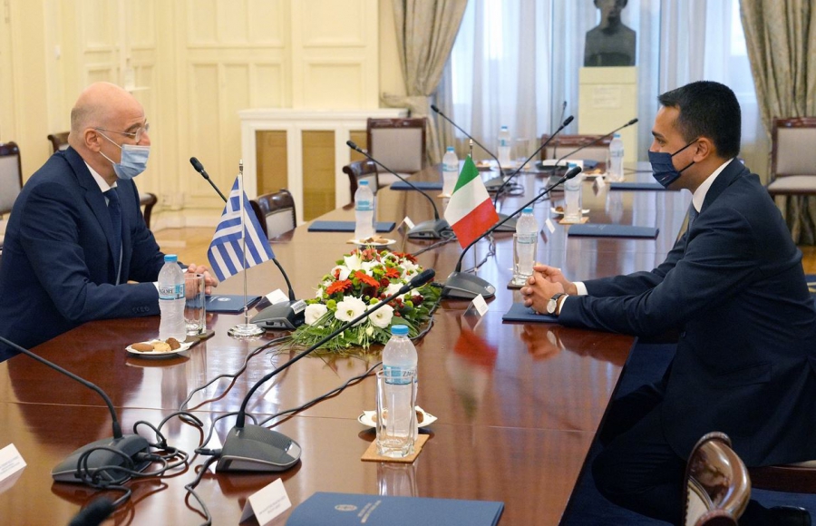 Ιστορική συμφωνία Ελλάδας - Ιταλίας για την οριοθέτηση ΑΟΖ - Δένδιας: Επιβεβαιώνει το δικαίωμα των νησιών σε θαλάσσιες ζώνες