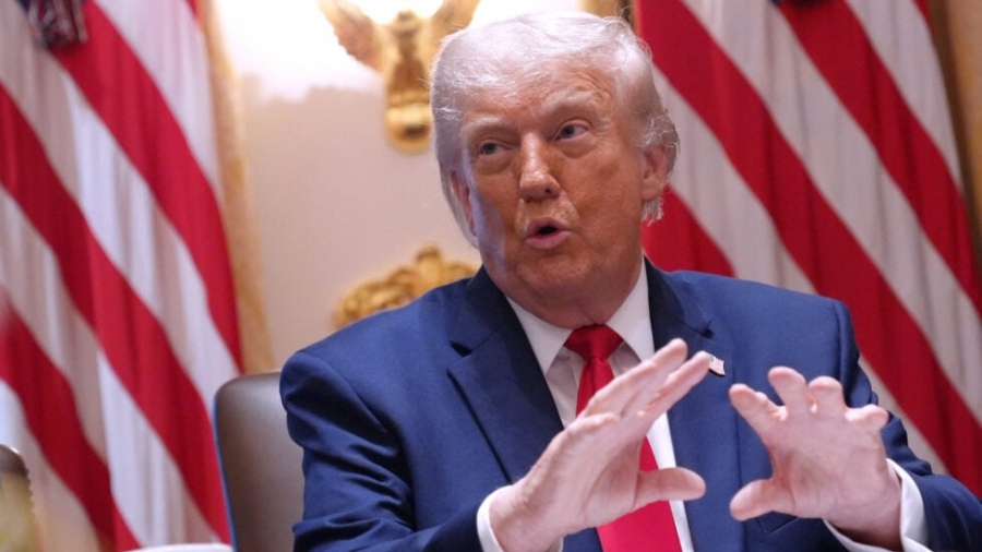 Trump: «Δασμοί 100% σε όποια ευρωπαϊκή χώρα φορολογήσει τις αμερικανικές Big Tech»
